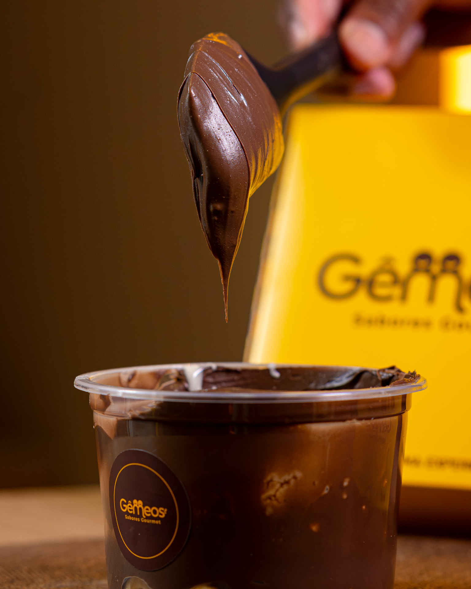 Colher com ganache de chocolate Gêmeos